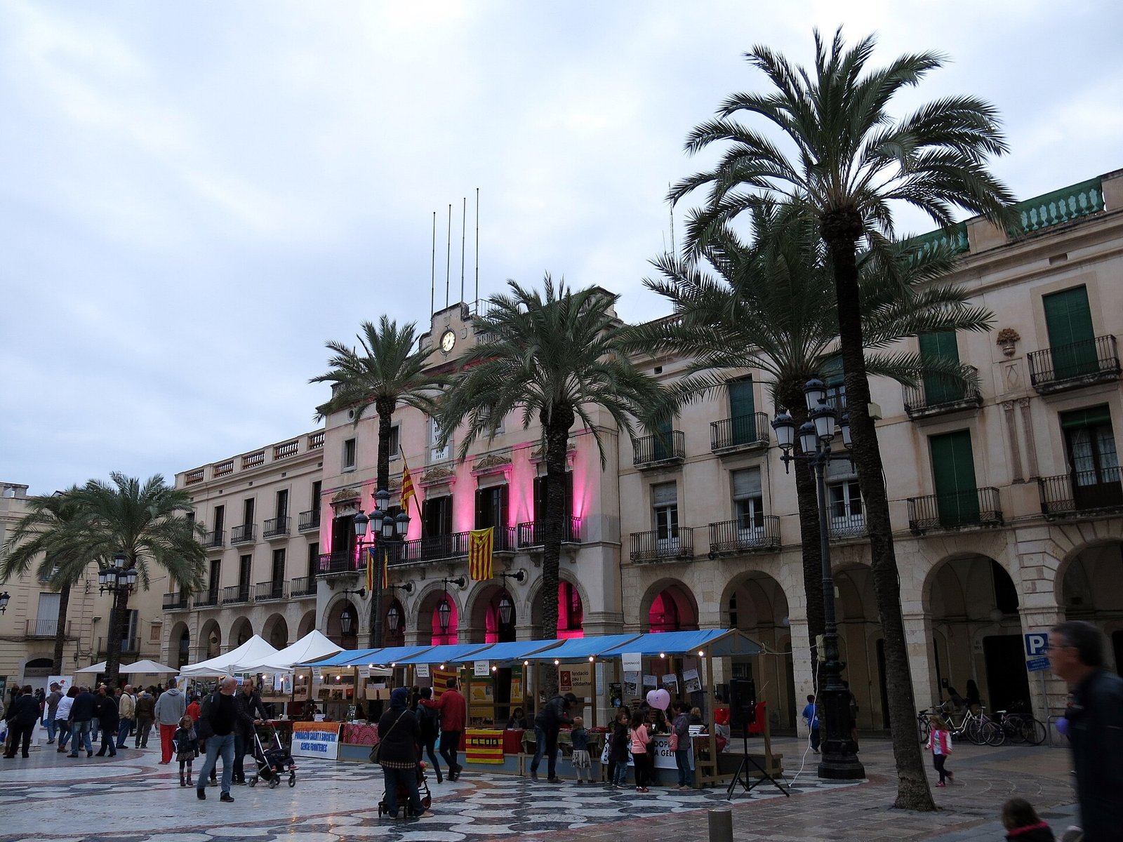 Plaça de la Vila with the Town Hall behind