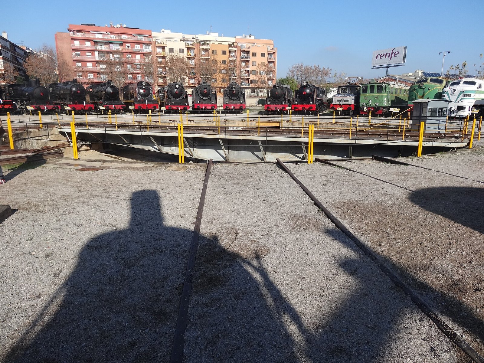 Railway Museum: turntable and roundhouse with locomotives